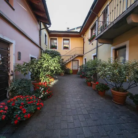 לינה וארוחת בוקר Al Nabuisson אאוסטה